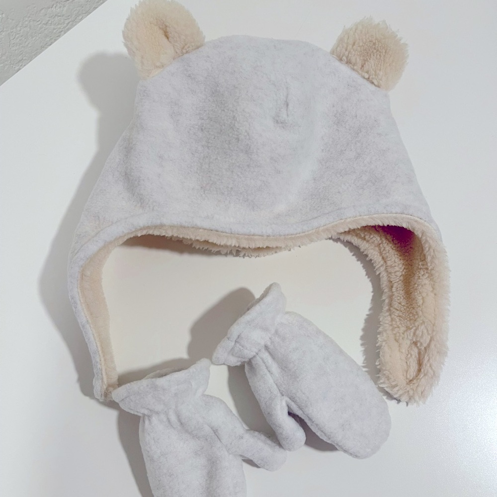 Baby bear chin strap cozy hat and mittens